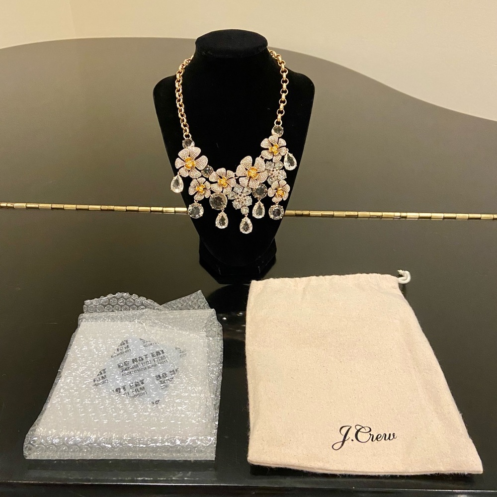NWT preppy luxury J. Crew icicle flower pave crystal statement necklace - Picture 5 of 17